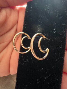 14K VINTAGE SOLID YELLOW GOLD DOUBLE ROW HALF HOOP POST EARRINGS signed JCM